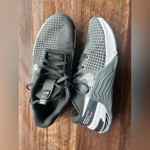 Nike metcom 8 trainer tennis shoe.